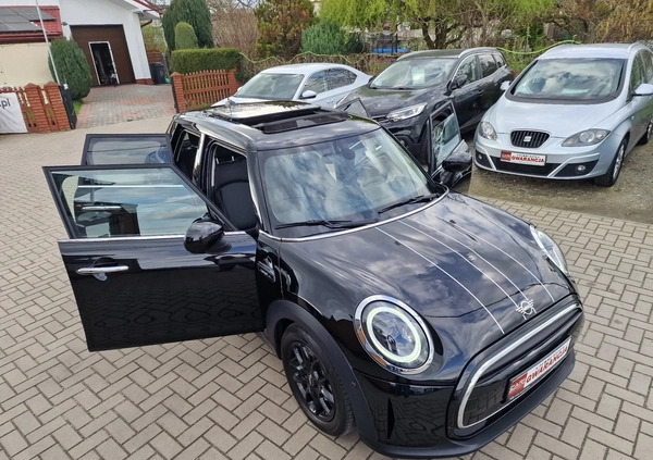 MINI Cooper cena 94500 przebieg: 28000, rok produkcji 2021 z Czersk małe 781